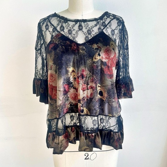 POL Floral Velvet & Lace Women’s Top in Black and Rose - Picture 2 of 6
